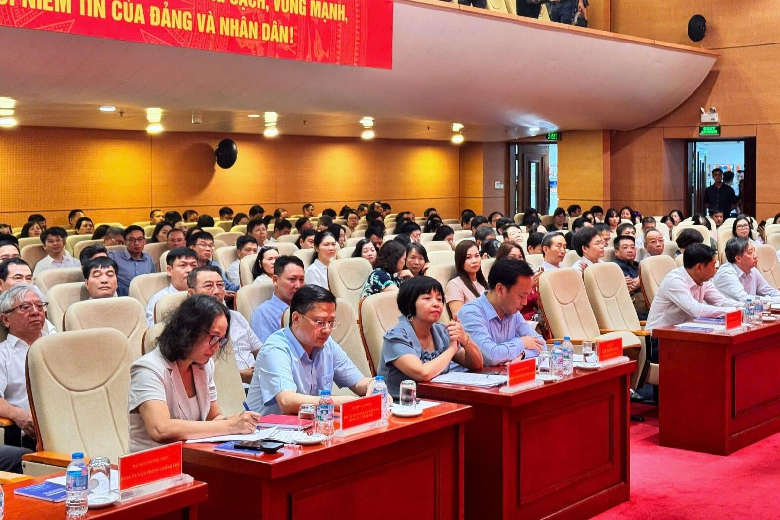 Đảng ủy Chính phủ tổ chức Hội nghị Báo cáo viên và Thông tin chuyên đề quý II năm 2026